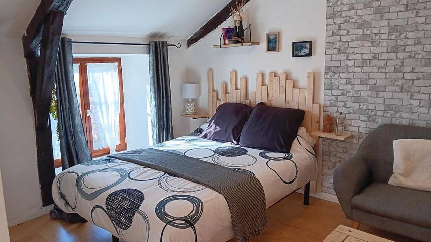 Location de vacances pour 2 personnes, avec jardin ainsi que vue et piscine, animaux acceptés à Saint-Beauzély - 3