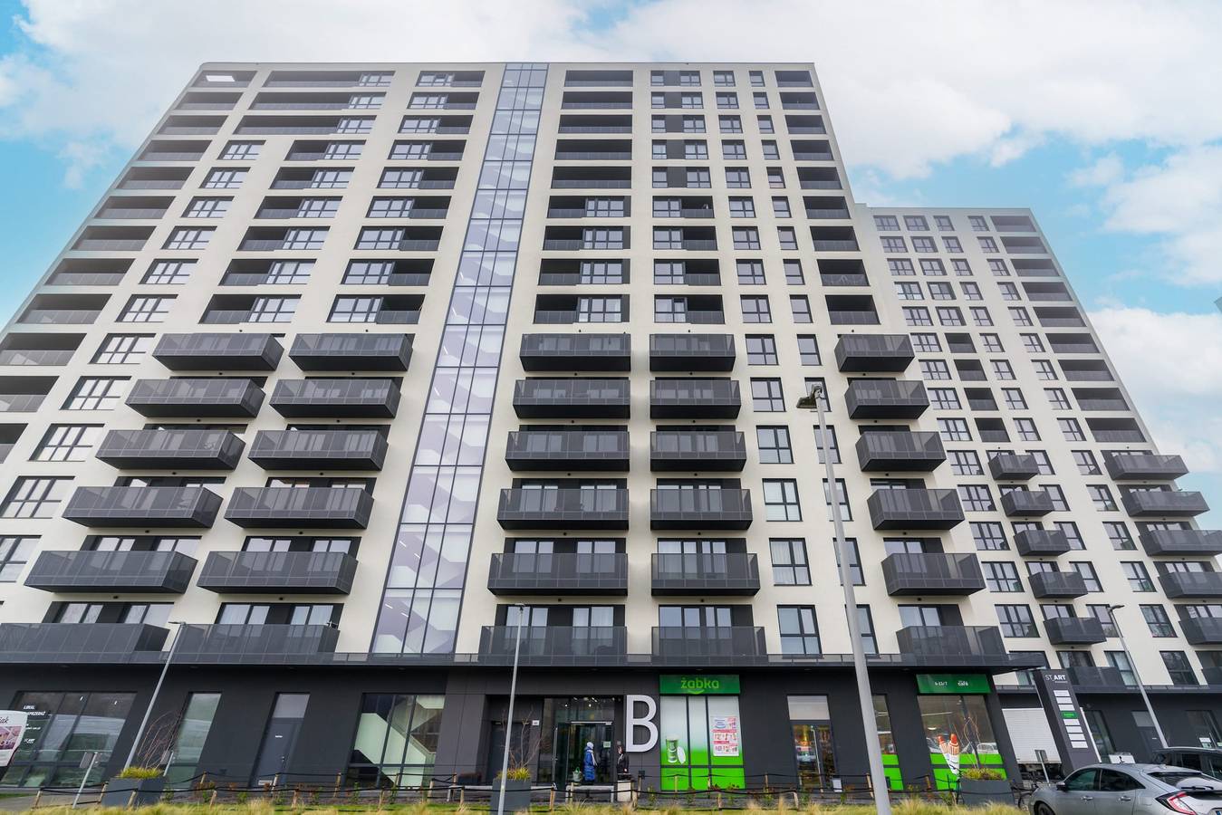 Ganze Wohnung, Elegant Apartment with Balcony | Garage Parking & Air Conditioning in Posen, Großpolen