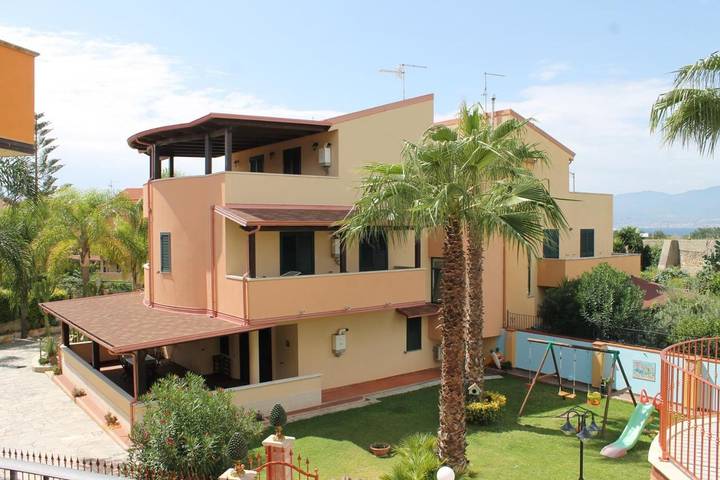 Location de vacances pour 2 personnes, avec jardin et vue à Reggio de Calabre - 4