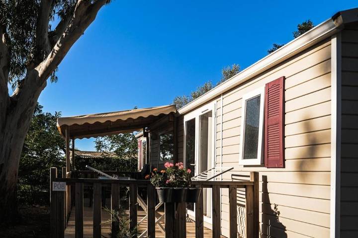 Camping pour 6 personnes, avec terrasse