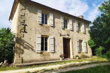 Gîte pour 10 personnes, avec jacuzzi à Saint-Puy
