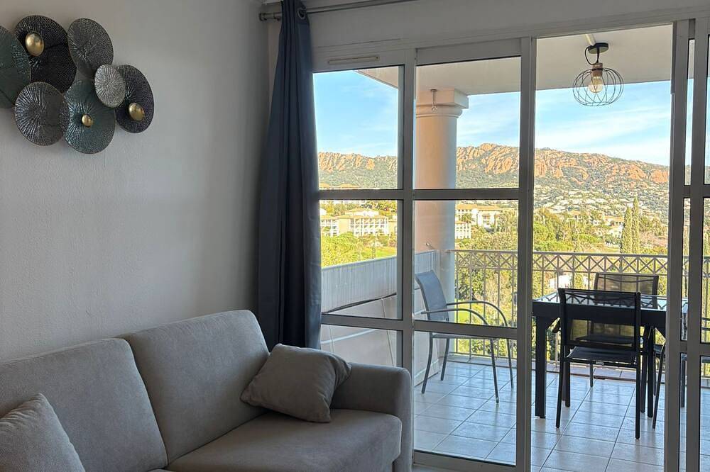 Frisch renoviertes Apartment in traumhafter Lage in Le Dramont, Saint-Raphaël
