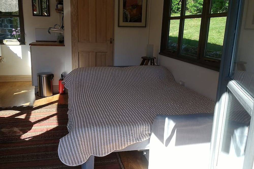 Helles und luftiges Gartenzimmer. in Wiltshire