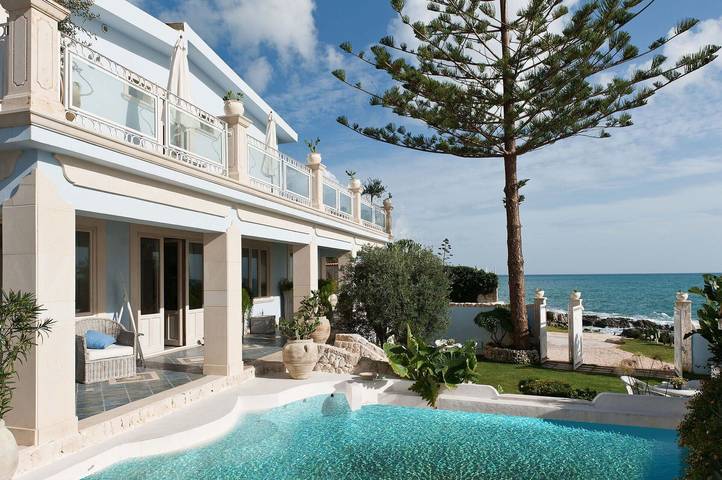 Villa pour 14 personnes, avec piscine et terrasse à Fontane Bianche