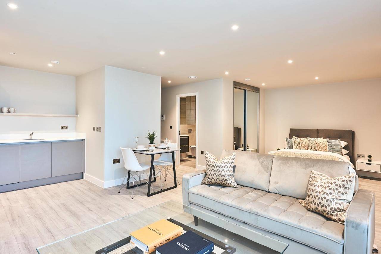 Entire apartment, Studio Apartment in Bracknell, Berkshire