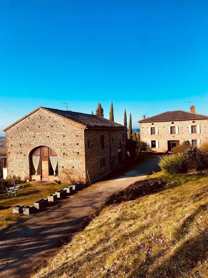Gîte pour 2 personnes, avec piscine et jardin, animaux acceptés à Larroque