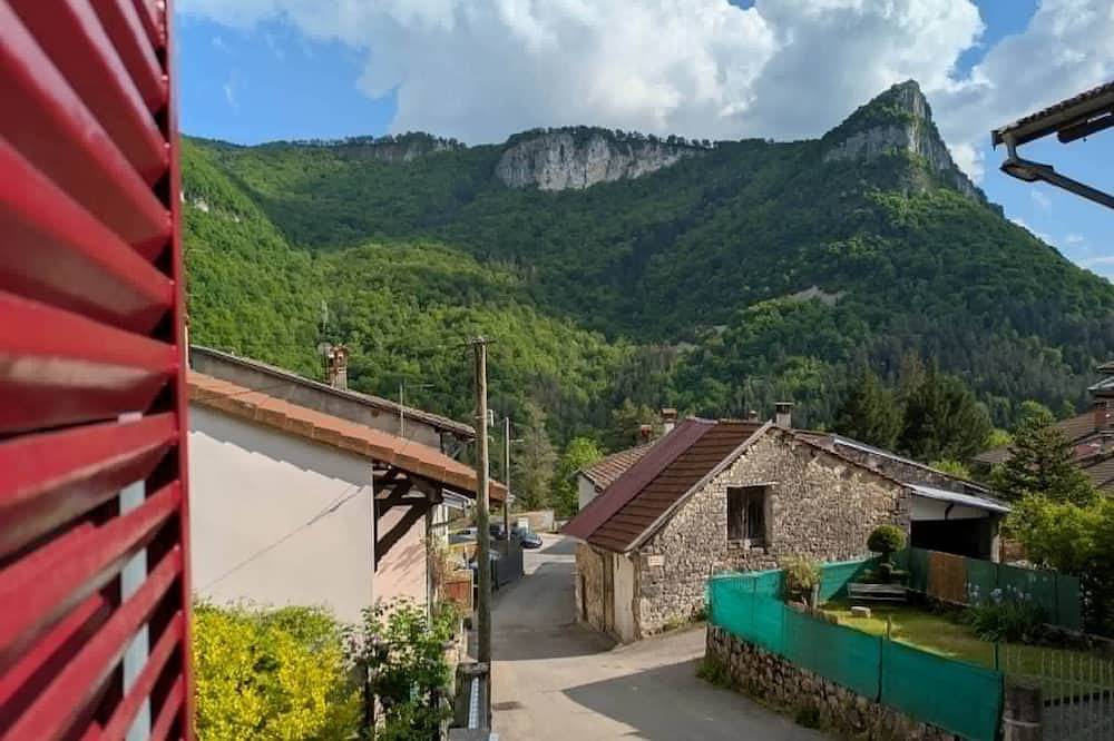 Gîte avec vue panoramique – Animaux bienvenus in Tenay, Belley