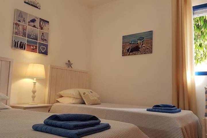 Villa de luxe avec piscine chauffée - à 25 m de la plage in Corralejo, La Oliva