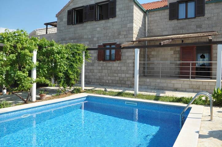 Villa pour 10 personnes, avec jardin et sauna, animaux acceptés dans Brac - 2