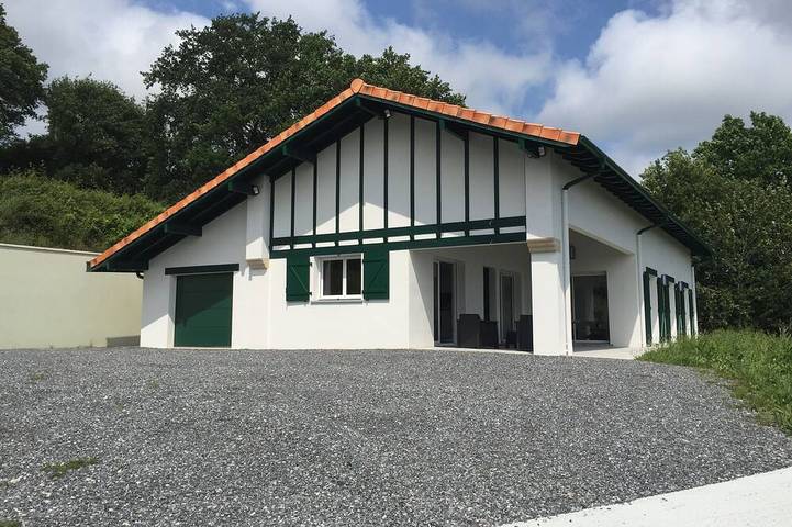 Location de vacances pour 6 personnes, avec Terrasse et Jardin à Briscous