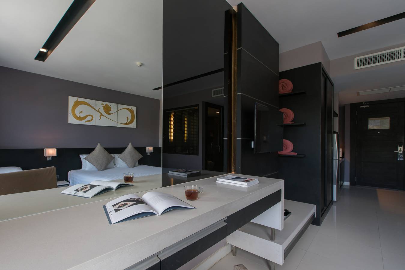 Entire holiday apartment, Patong Beachfront Studio 2 Mins Walk 2 Patong Beach in Patong Beach, Phuket Province