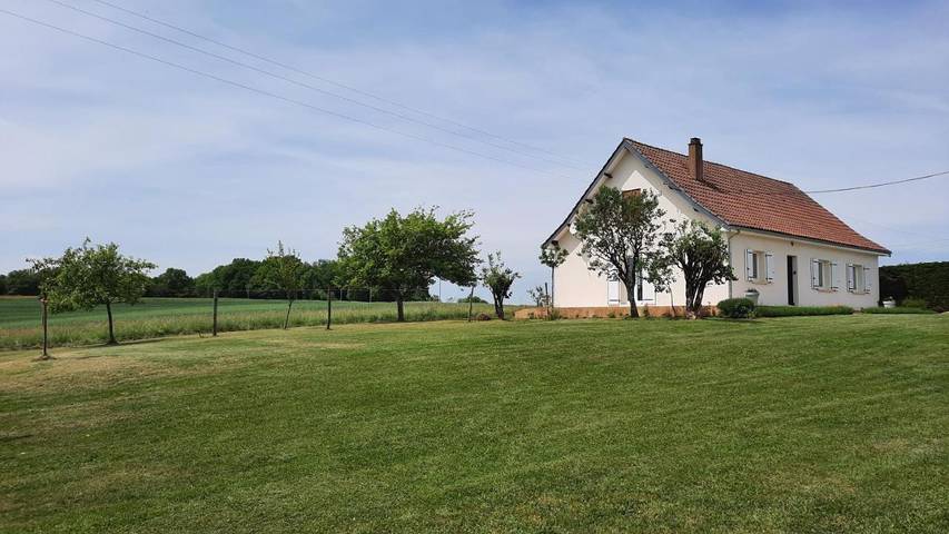 Location de vacances pour 8 personnes, avec vue et jardin, animaux acceptés à Saint-Amand-de-Coly - 3