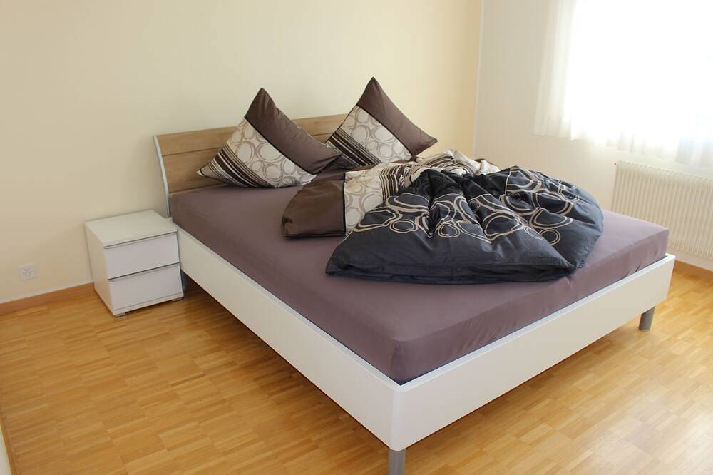 Ganze Wohnung, Ferienhaus mit Panoramablick auf die Berge (4P) in Ringgenberg, Berner Oberland