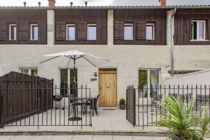 Gîte pour 6 personnes, avec piscine, adapté aux familles à Saint-Séverin