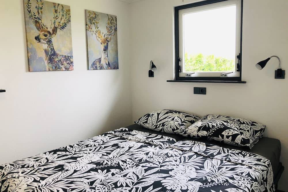 De Roodborst, midden in de natuur, met roeiboot, en vlakbij Amsterdam in Breukelen, Groene Hart