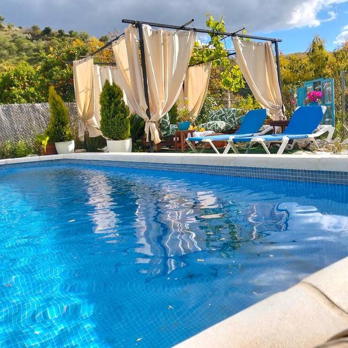 Apartamento para 6 personas, con piscina además de jardín y jacuzzi en Canillas de Aceituno