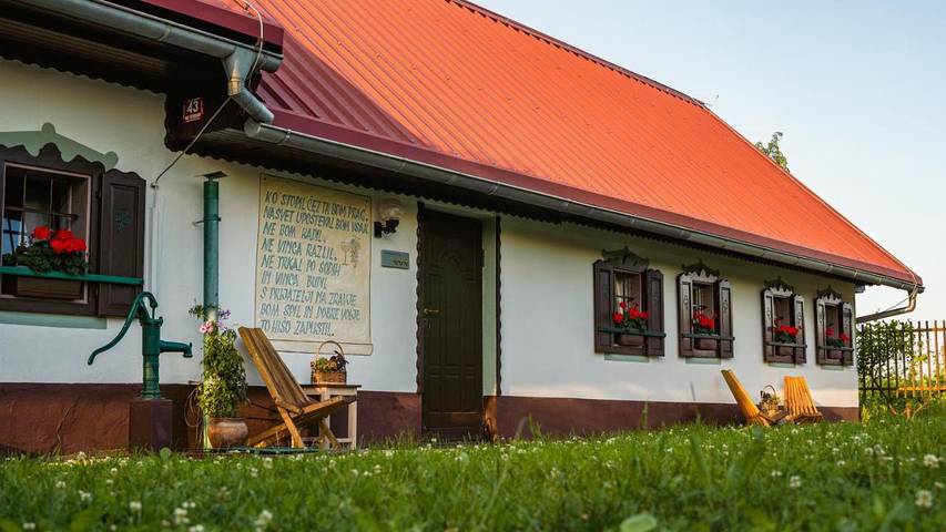 Gîte pour 6 personnes, avec jacuzzi ainsi que piscine et jardin dans Ormož