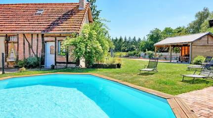 Chambre d’hôte pour 2 personnes, avec terrasse et piscine ainsi que vue et jardin dans Loiret