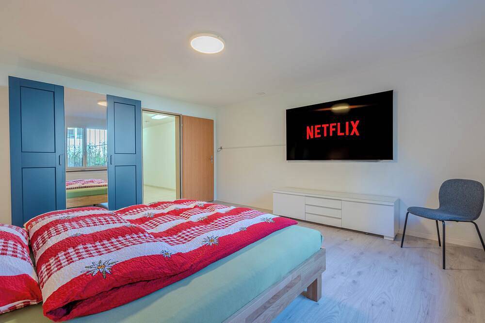 Dora's Huus - Haus, Terrasse, Garten & 3 Tv's - Erholung & Ausflüge in Zürich in Kanton Zürich