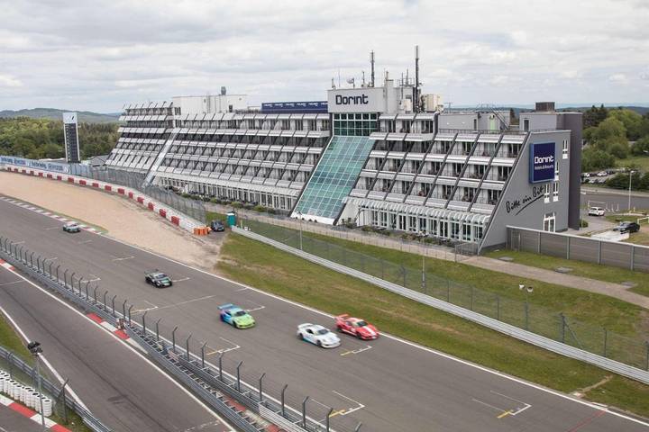 Hotel für 3 Personen, mit Balkon und Terrasse sowie Sauna und Ausblick in Rock am Ring - 3