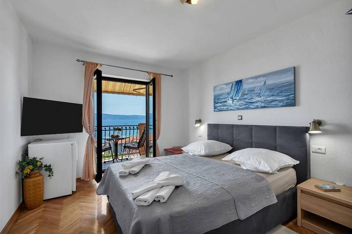 Habitación para 3 personas, con jardín y balcón - 1