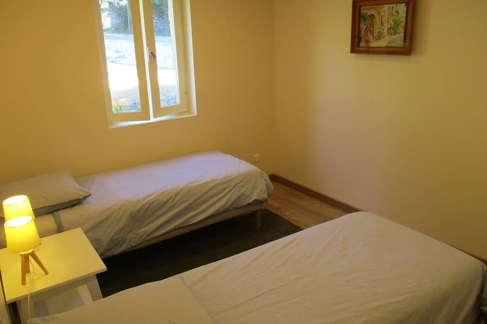 Appartement entier, Apt dans mas provençal: piscine 12X8, 4 ch., terrasse priv., jardin 5000m², Wifi in Uzès, Région de Nîmes