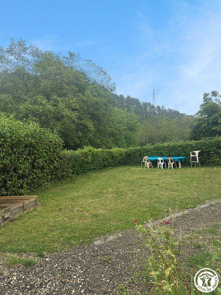 Ferienhaus mit Garten und Badewanne, 2km von L'Ain in Sonthonnax-la-Montagne, Nantua