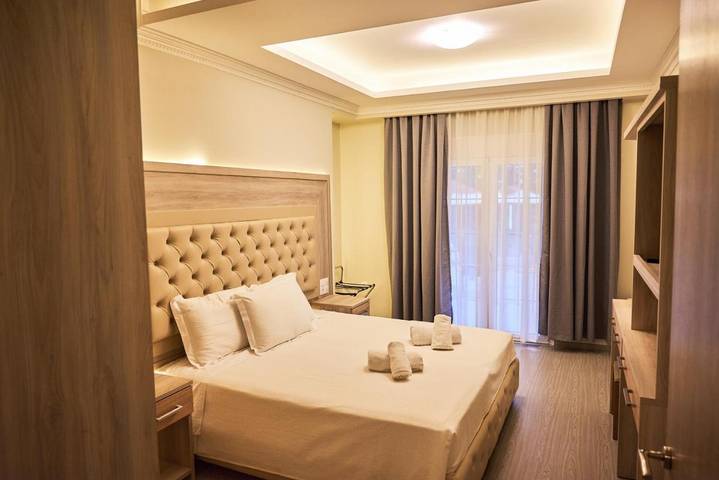 Hôtel pour 2 personnes, avec piscine ainsi que vue et jardin, animaux acceptés dans Kalambáka - 2