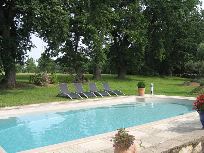 Gîte pour 4 personnes, avec balcon ainsi que piscine et jardin