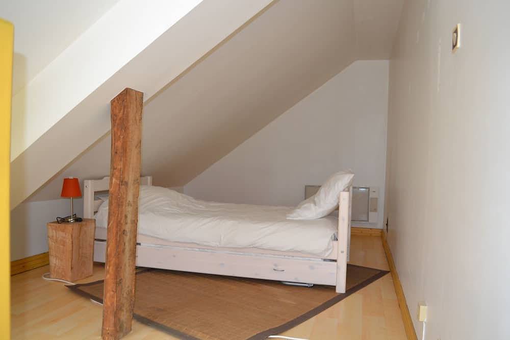 Gîte avec étang en Mayenne aux portes de la Bretagne et de la Normandie in La Baconnière, Mayenne