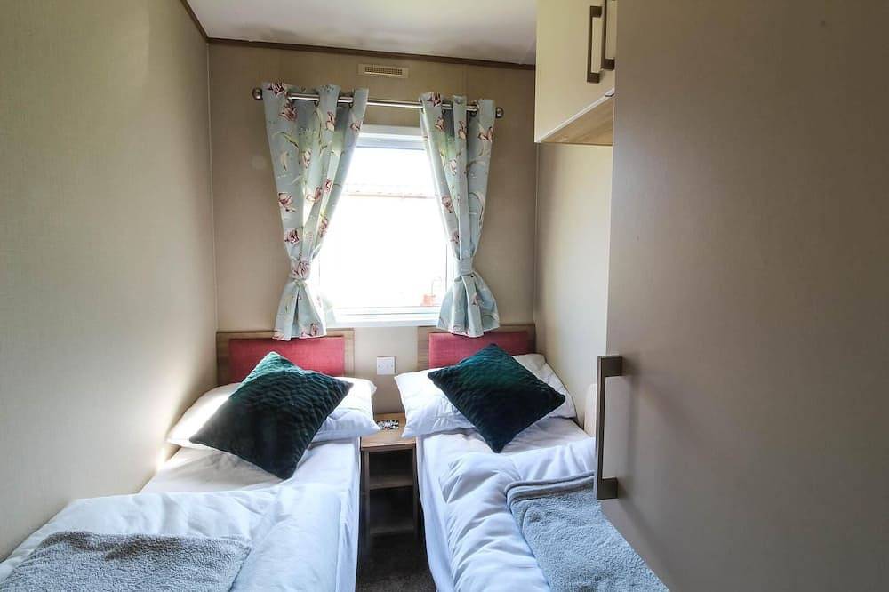 Brilliant 8 berth caravan near Walton-on-the-Naze in Essex, in Frinton and Walton, Essex