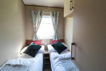 Static Caravan for 8 People in Walton on the Naze, Essex, Photo 3