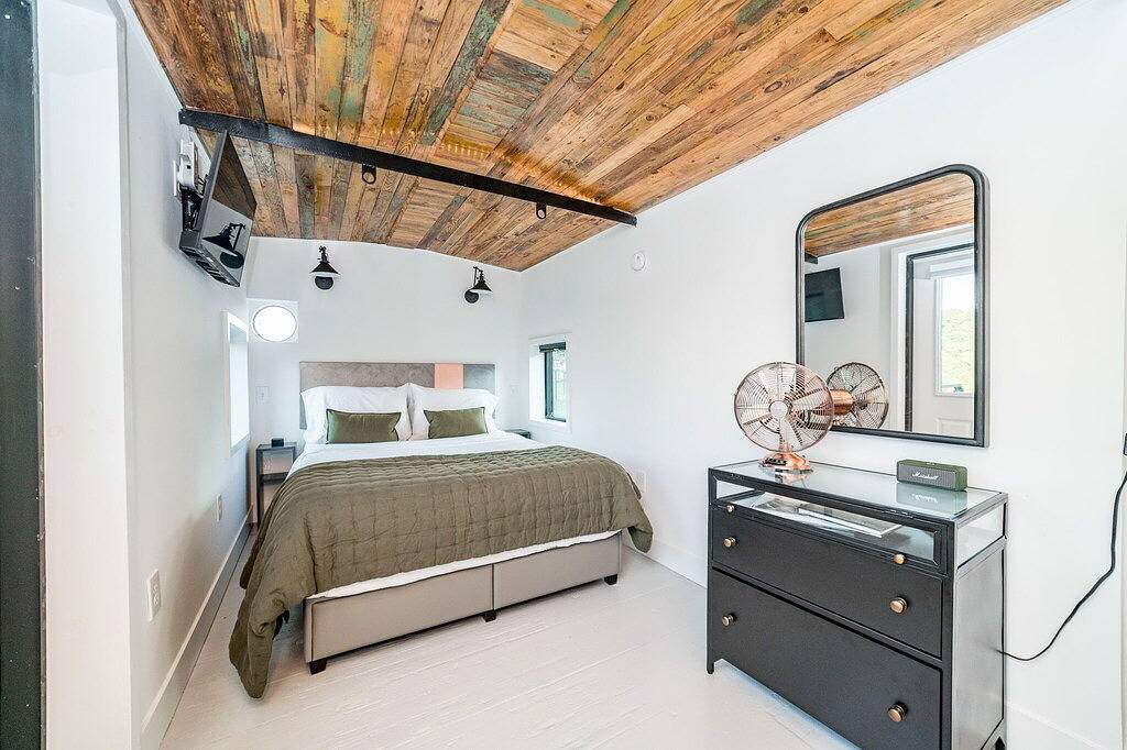 Ganze Wohnung, Train Caboose & River Views < .5 to Downtown in Lynchburg, Virginia