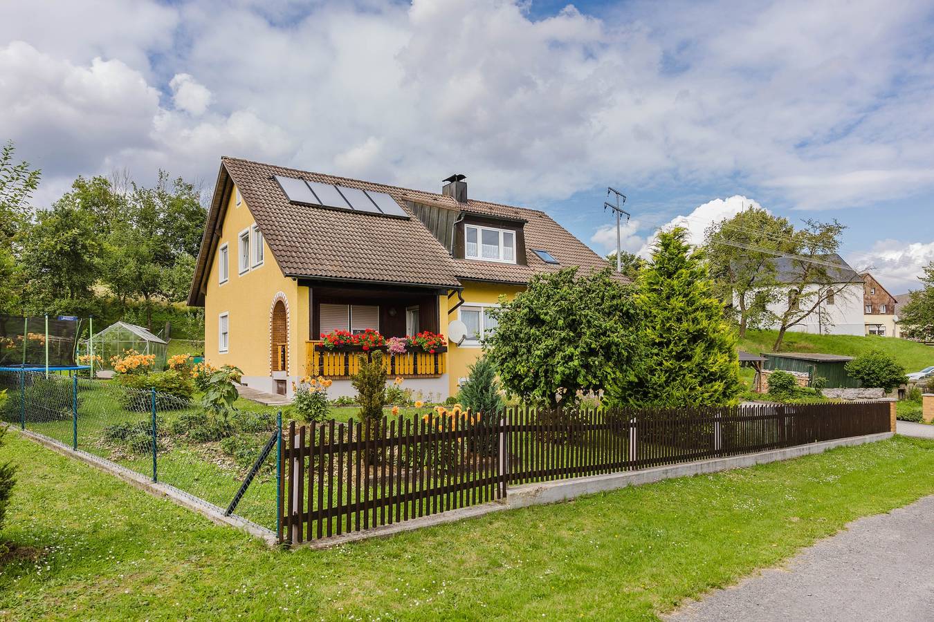 Ganze Wohnung, Ferienwohnung "Bächer" mit Gemeinschaftsgarten, Balkon und Wi-Fi in Wiesau, Ostbayern