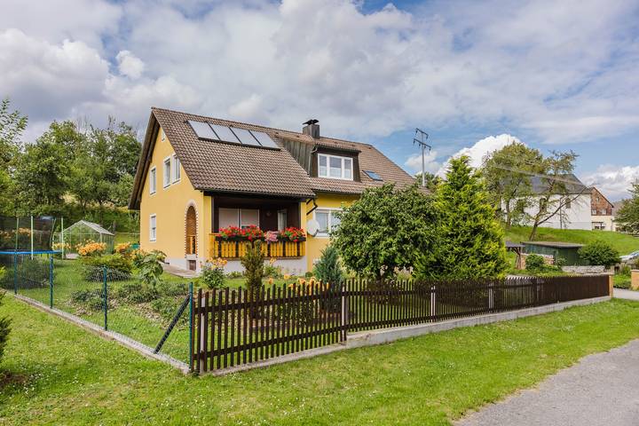 Ferienwohnung für 7 Personen, mit Balkon und Garten