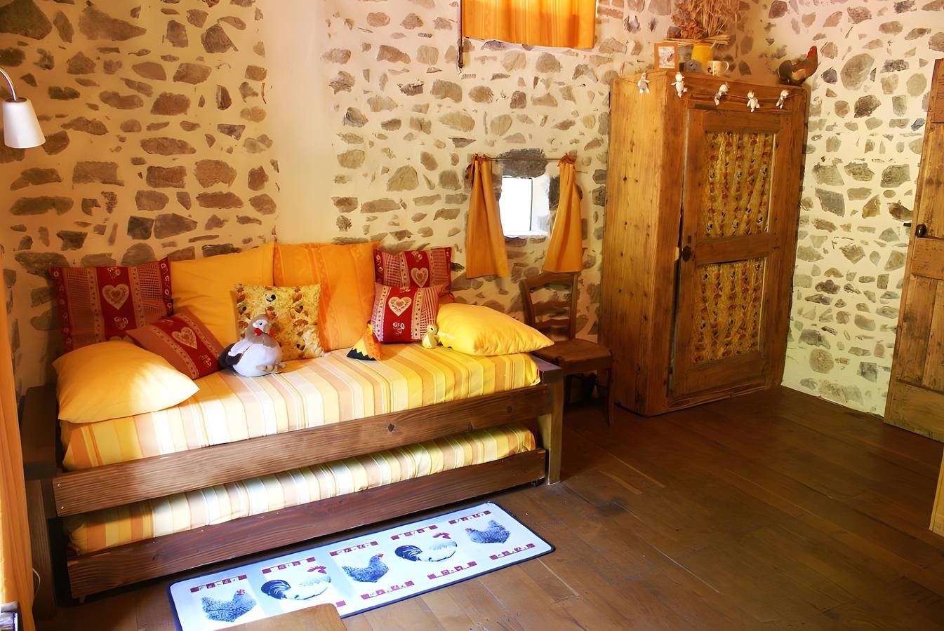 Ferienhaus „La Basse Cour“ mit Gemeinschaftspool, Terrasse und Wlan in Deux-Grosnes, Villefranche-sur-Saône und Umgebung