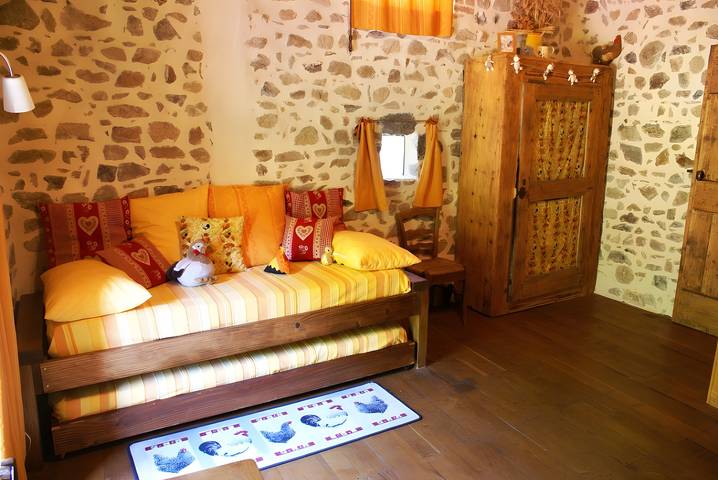 Casa vacanze "La Basse Cour" con piscina condivisa, terrazza e Wi-Fi in Ouroux, Villefranche-sur-Saone e dintorni