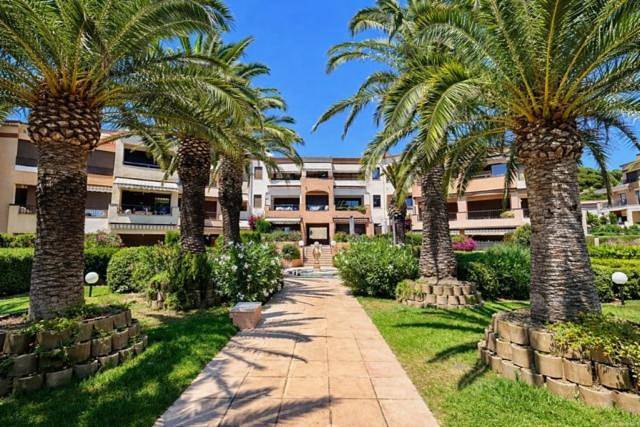 Appartement de vacances pour 3 personnes, avec Balcon ainsi que Terrasse et Piscine