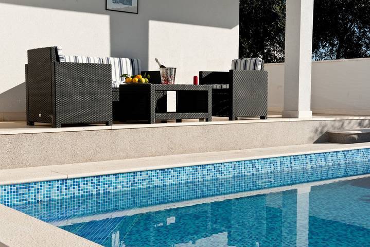 Villa pour 6 personnes, avec piscine et jardin à Okrug Gornji - 4