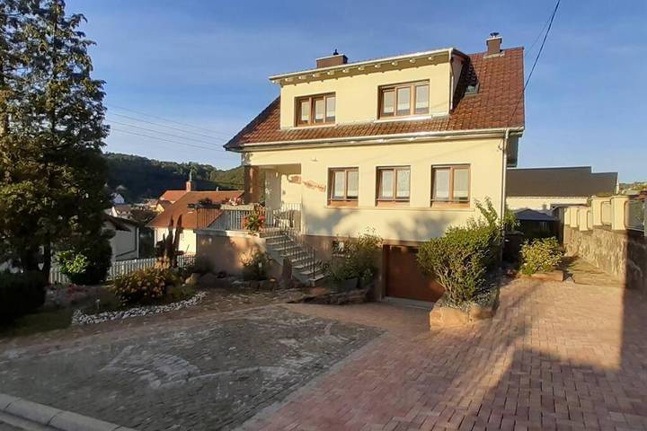 Maison de vacances pour 8 personnes, avec Balcon et Jacuzzi ainsi que Terrasse et Jardin