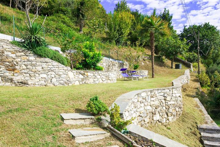 Ferienhaus für 2 Personen, mit Terrasse und Garten sowie Seeblick und Ausblick in Cannero Riviera