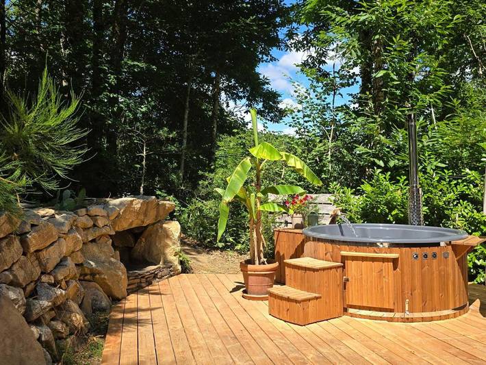 Gîte pour 4 personnes, avec Jacuzzi et Terrasse ainsi que Jardin et Vue à Anglès (Tarn)