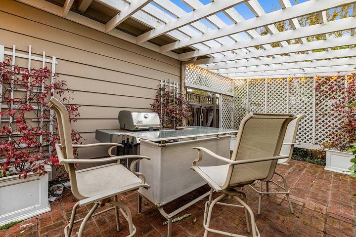 Vacation rental for 6 people, with terrace and hot tub as well as yard in Santa Rosa