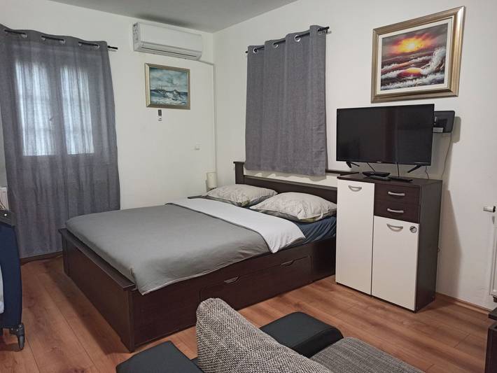 Vakantiehuis voor 15 personen, with Balkon and Terras as well as Tuin and Uitzicht op het meer aan de Plitvicemeren