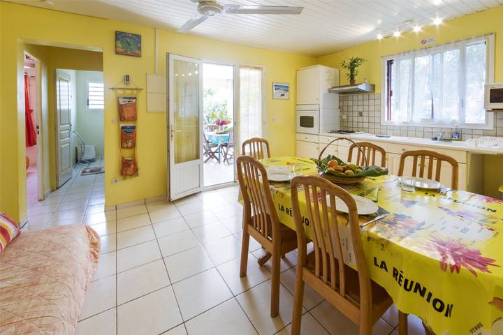 Gîte pour 20 personnes, avec terrasse ainsi que jardin et piscine, animaux acceptés sur l' Île de la Réunion - 2