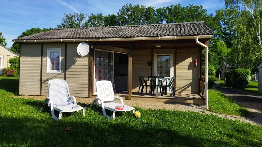 Camping pour 6 personnes, avec jardin et piscine