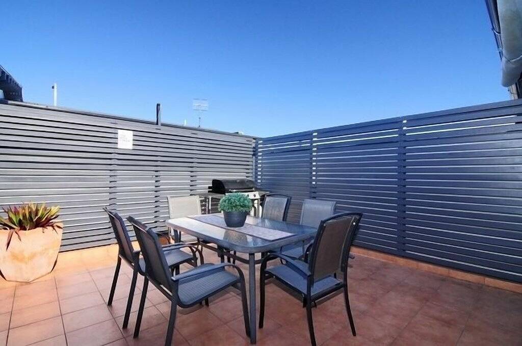 Ganze Wohnung, Main Street Huskisson - 750 m zum Strand, 200 m zum Kai und 60 m zum nächstgelegenen Restaurant in Huskisson, Jervis Bay