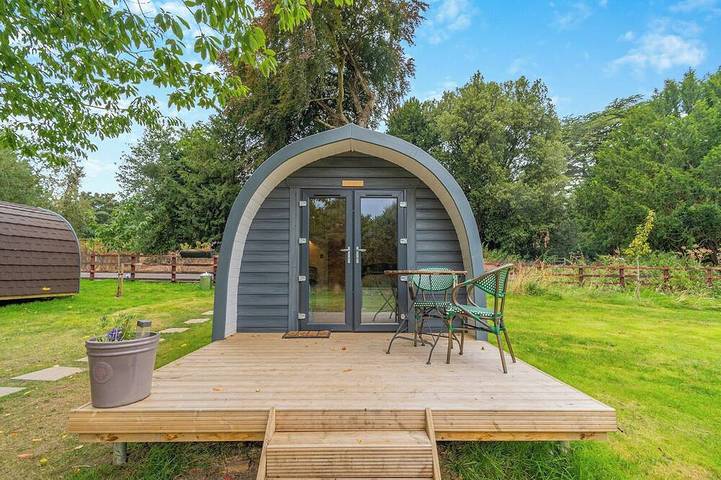 Glamping for 2 people, with garden in Leicestershire