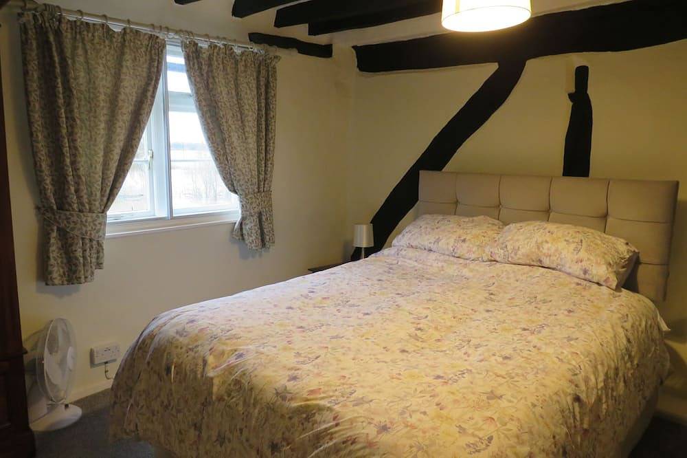 River Cottage, pet friendly, character holiday cottage in Tewkesbury in Tewkesbury, Gloucestershire