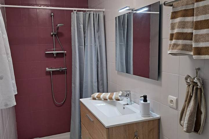 Location de vacances pour 3 personnes, avec terrasse et jardin à Grues - 2